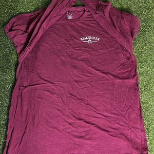 Quiksilver Men's Burgundy and Red T-shirt